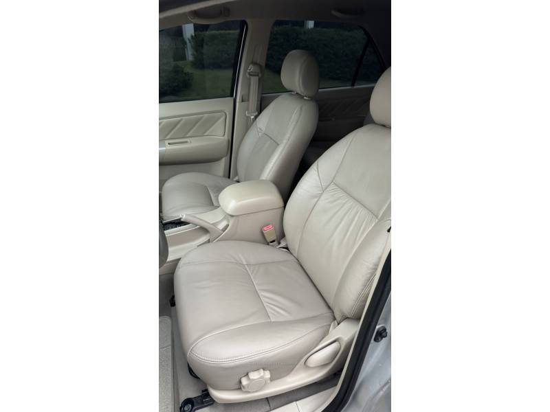 TOYOTA - HILUX SW4 - 2008/2008 - Prata - R$ 101.900,00