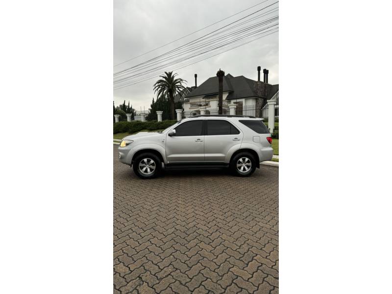 TOYOTA - HILUX SW4 - 2008/2008 - Prata - R$ 101.900,00