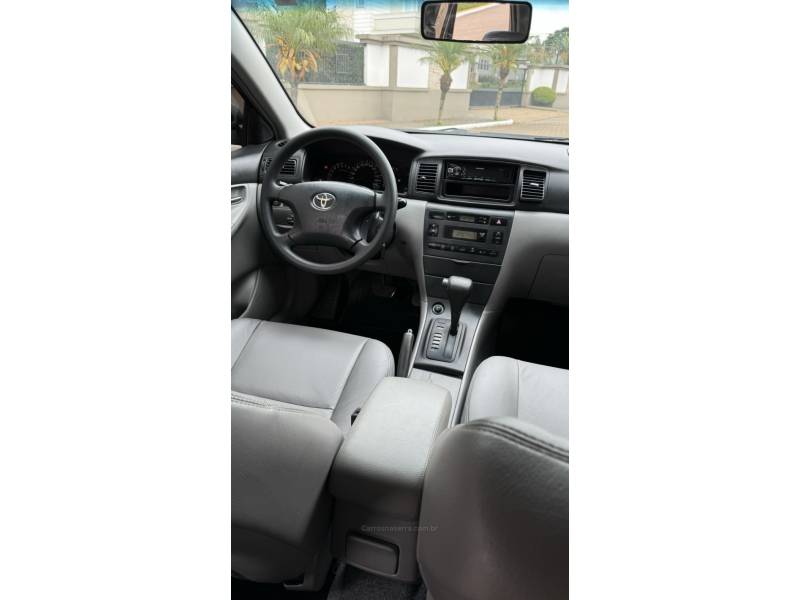 TOYOTA - COROLLA - 2004/2004 - Dourada - R$ 36.900,00