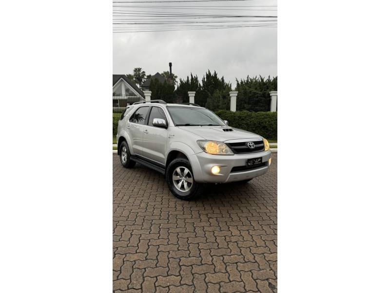 TOYOTA - HILUX SW4 - 2008/2008 - Prata - R$ 101.900,00
