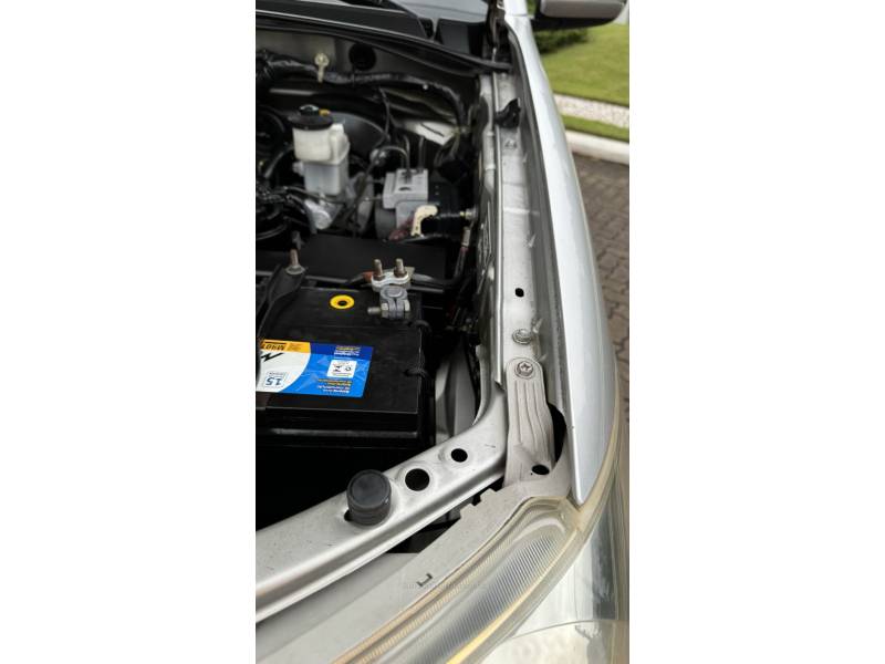TOYOTA - HILUX SW4 - 2008/2008 - Prata - R$ 101.900,00