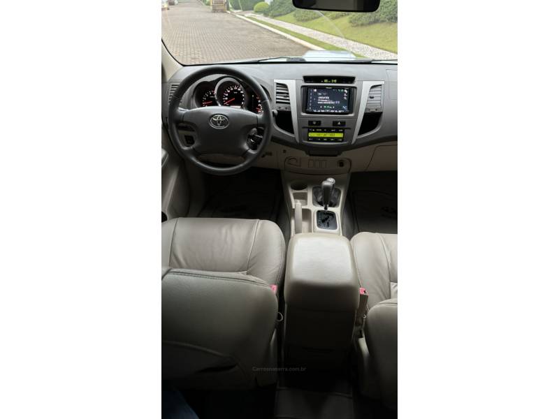 TOYOTA - HILUX SW4 - 2008/2008 - Prata - R$ 101.900,00