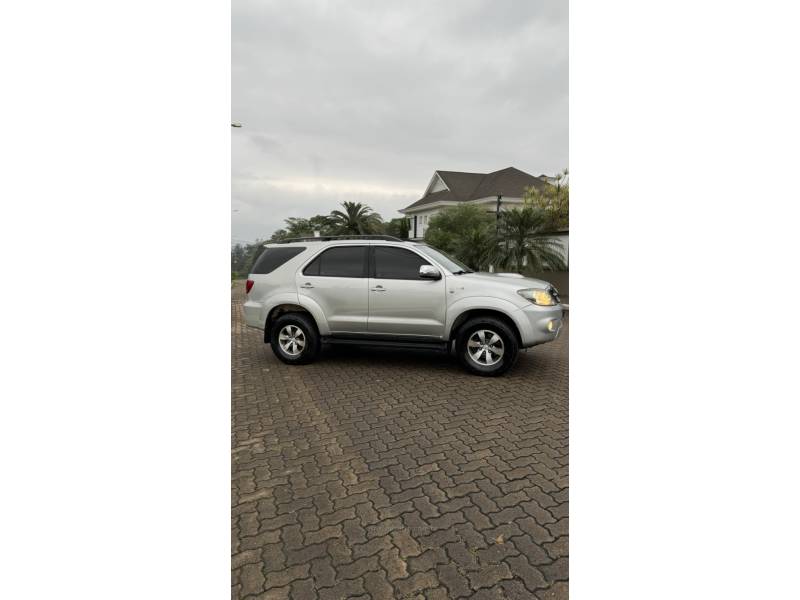 TOYOTA - HILUX SW4 - 2008/2008 - Prata - R$ 101.900,00
