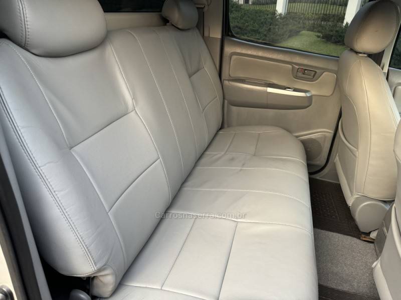 TOYOTA - HILUX - 2008/2008 - Prata - R$ 103.900,00