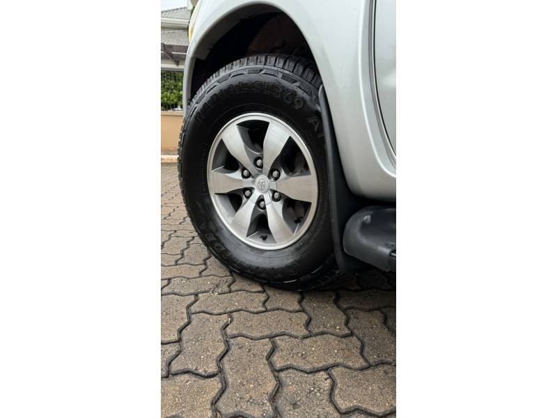 TOYOTA - HILUX SW4 - 2008/2008 - Prata - R$ 101.900,00